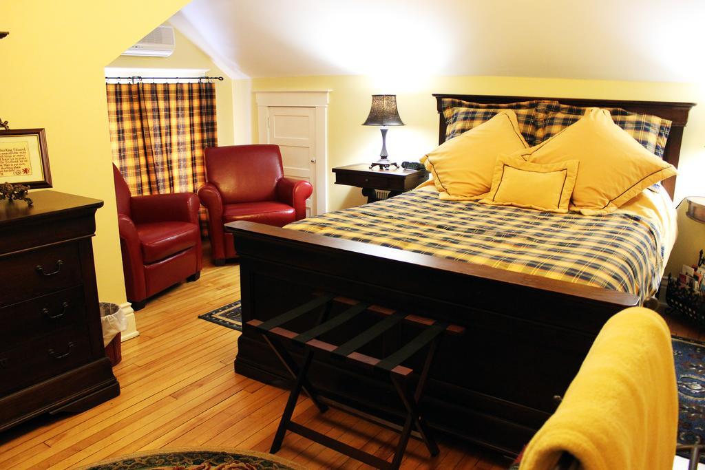 Talwood Manor B&B 포트콜버른 객실 사진